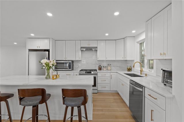 9 Country Parkway, North Providence, RI 02911