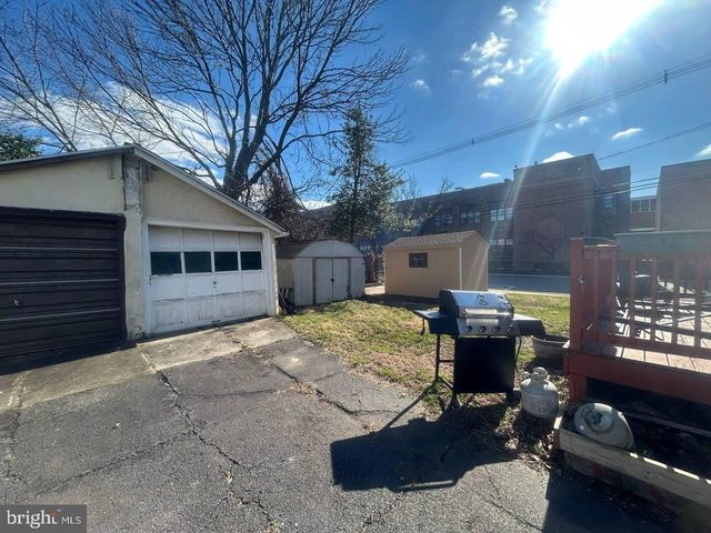 84 E ESSEX AVE, Lansdowne, PA 19050