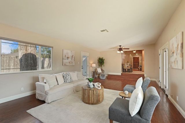 916 6th St, Ripon, CA 95366