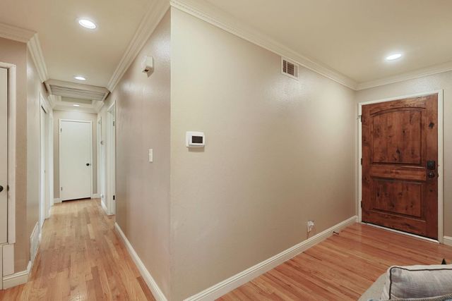 916 6th St, Ripon, CA 95366