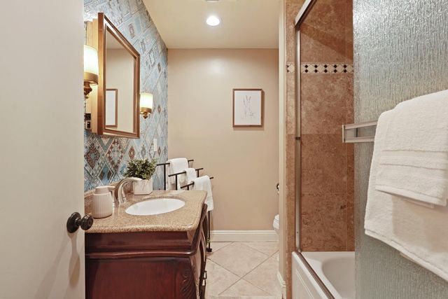 916 6th St, Ripon, CA 95366