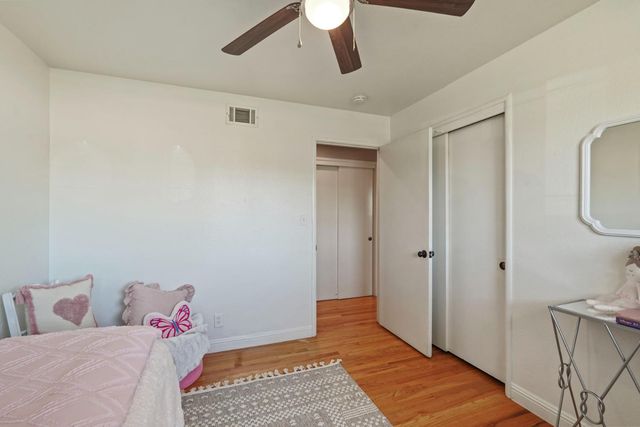 916 6th St, Ripon, CA 95366