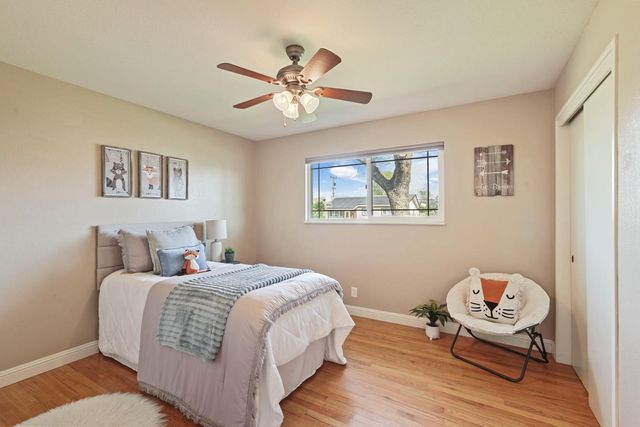 916 6th St, Ripon, CA 95366