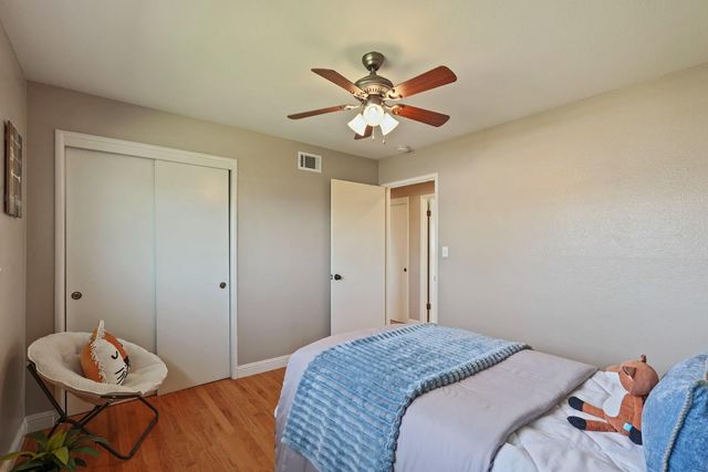 916 6th St, Ripon, CA 95366