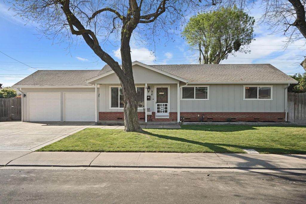 916 6th St, Ripon, CA 95366