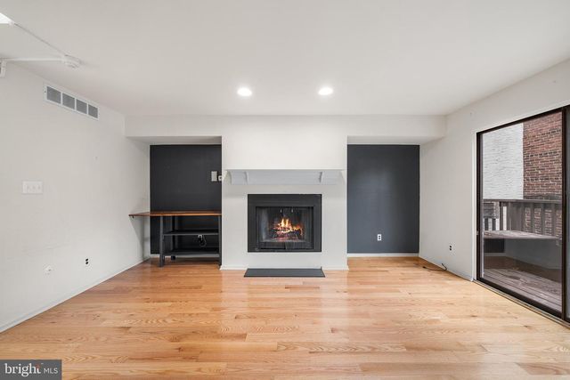 220 BAINBRIDGE ST, Philadelphia, PA 19147