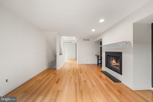 220 BAINBRIDGE ST, Philadelphia, PA 19147