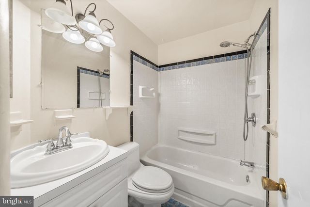 220 BAINBRIDGE ST, Philadelphia, PA 19147
