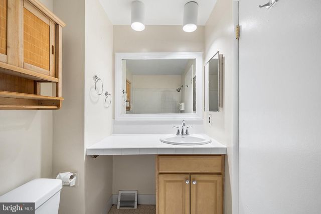 220 BAINBRIDGE ST, Philadelphia, PA 19147