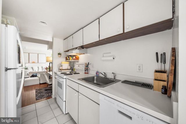 220 BAINBRIDGE ST, Philadelphia, PA 19147