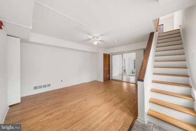 220 BAINBRIDGE ST, Philadelphia, PA 19147