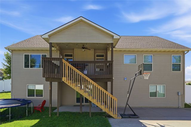 1430 Sugar Creek Circle, Waukee, IA 50263