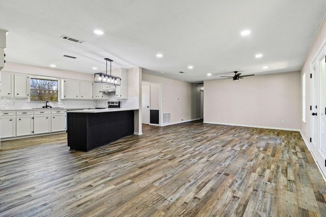 407 Quincy Avenue, Alto, TX 75925