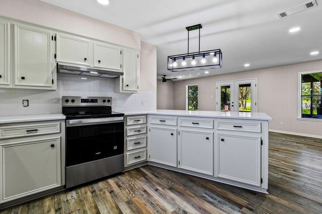 407 Quincy Avenue, Alto, TX 75925