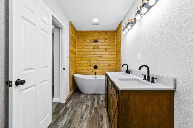 407 Quincy Avenue, Alto, TX 75925