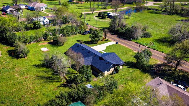 407 Quincy Avenue, Alto, TX 75925