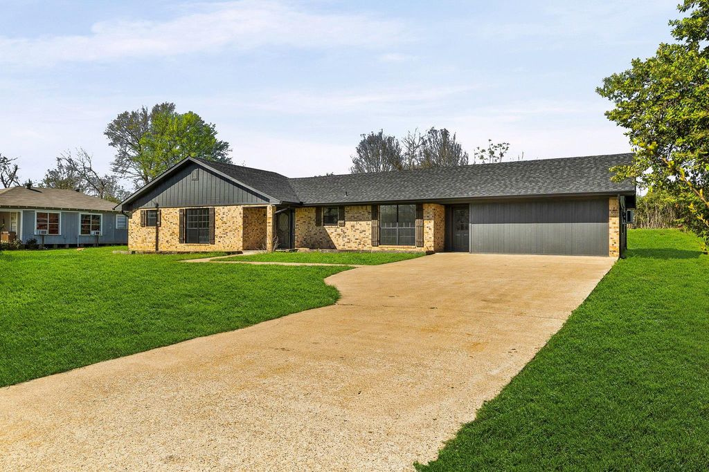 407 Quincy Avenue, Alto, TX 75925