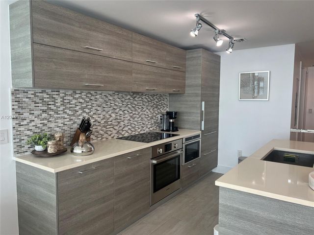 650 NE 32nd St 2406, Miami, FL 33137