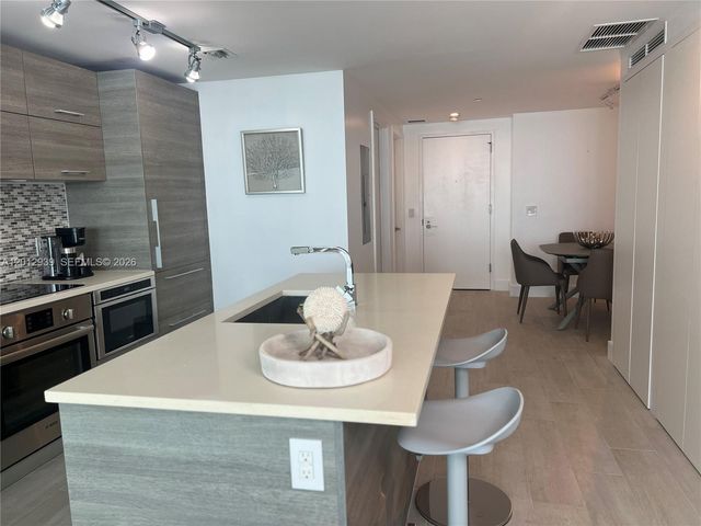 650 NE 32nd St 2406, Miami, FL 33137