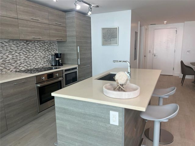 650 NE 32nd St 2406, Miami, FL 33137