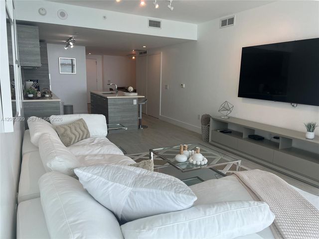 650 NE 32nd St 2406, Miami, FL 33137
