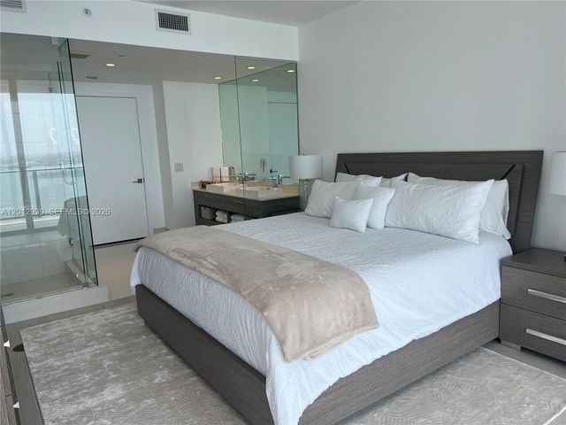 650 NE 32nd St 2406, Miami, FL 33137