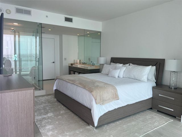 650 NE 32nd St 2406, Miami, FL 33137