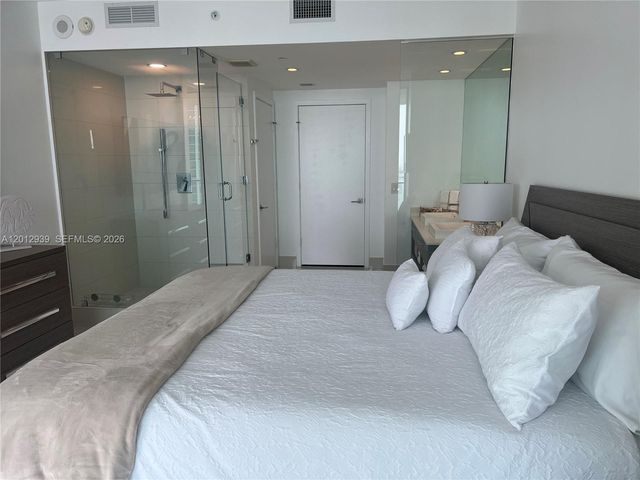 650 NE 32nd St 2406, Miami, FL 33137