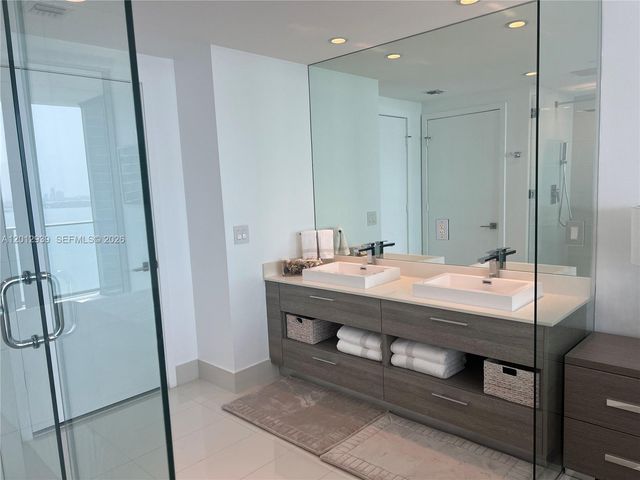 650 NE 32nd St 2406, Miami, FL 33137