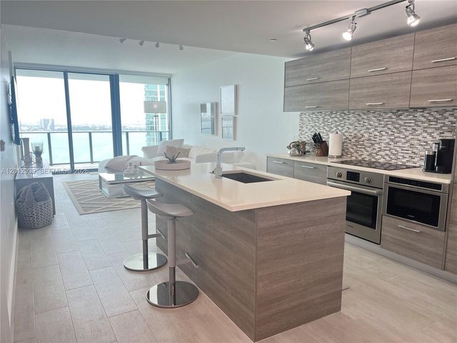 650 NE 32nd St 2406, Miami, FL 33137