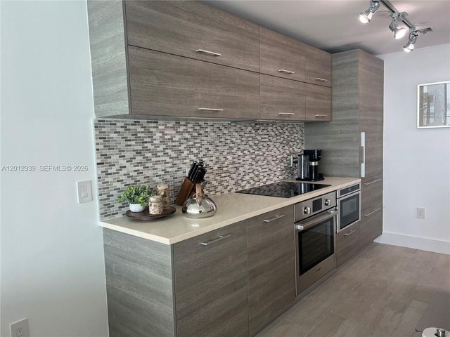 650 NE 32nd St 2406, Miami, FL 33137