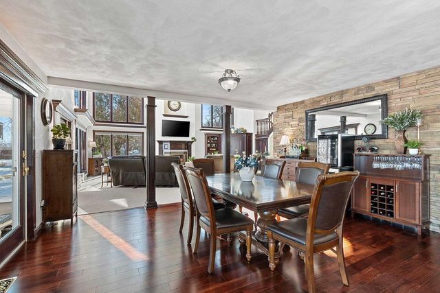 2710 SHOREWOOD DRIVE, Oshkosh, WI 54901