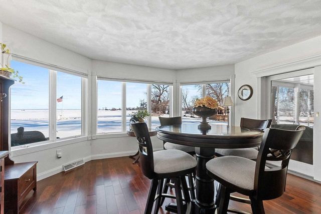 2710 SHOREWOOD DRIVE, Oshkosh, WI 54901