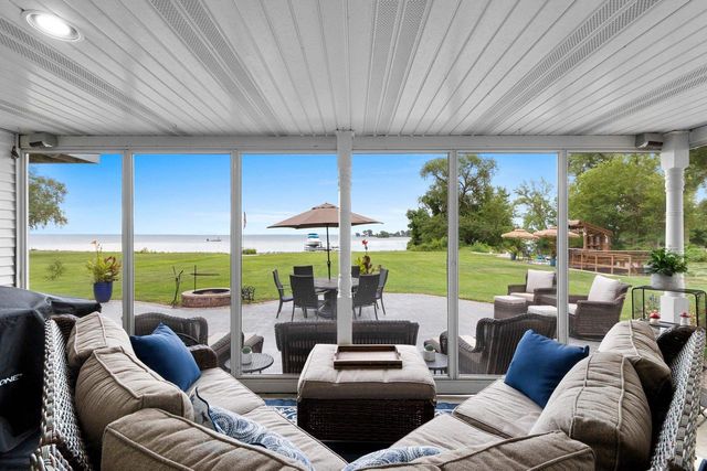 2710 SHOREWOOD DRIVE, Oshkosh, WI 54901