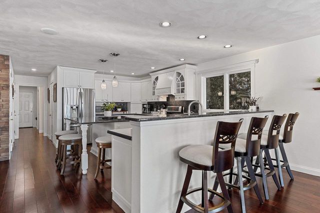 2710 SHOREWOOD DRIVE, Oshkosh, WI 54901