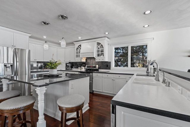 2710 SHOREWOOD DRIVE, Oshkosh, WI 54901