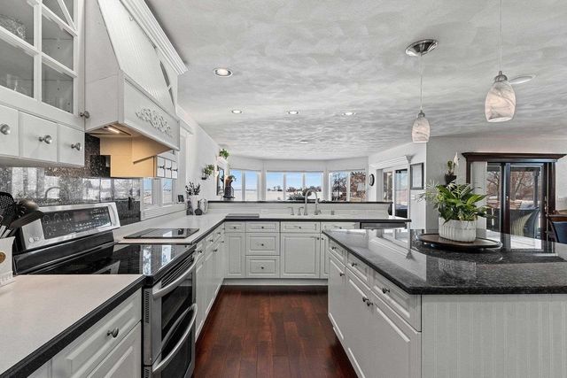 2710 SHOREWOOD DRIVE, Oshkosh, WI 54901