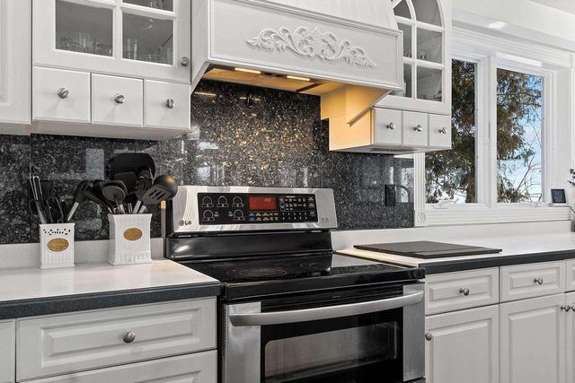 2710 SHOREWOOD DRIVE, Oshkosh, WI 54901