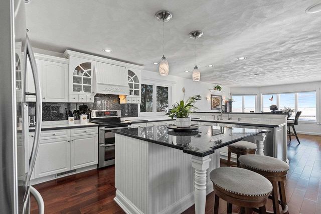 2710 SHOREWOOD DRIVE, Oshkosh, WI 54901