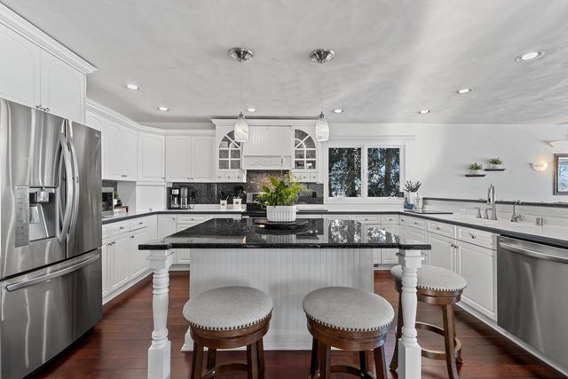 2710 SHOREWOOD DRIVE, Oshkosh, WI 54901