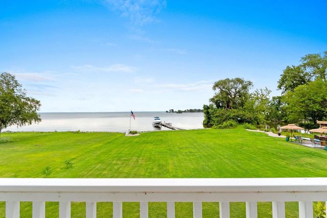 2710 SHOREWOOD DRIVE, Oshkosh, WI 54901