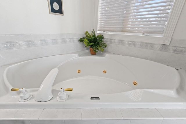 2710 SHOREWOOD DRIVE, Oshkosh, WI 54901