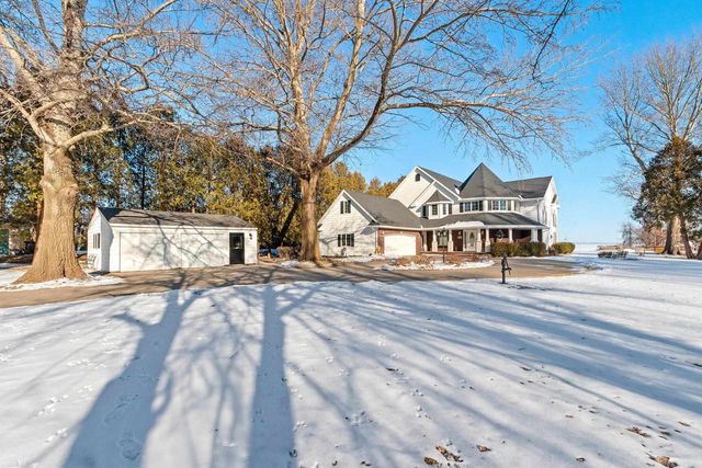 2710 SHOREWOOD DRIVE, Oshkosh, WI 54901