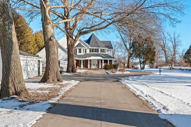 2710 SHOREWOOD DRIVE, Oshkosh, WI 54901