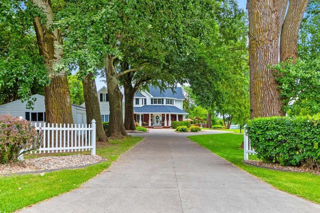 2710 SHOREWOOD DRIVE, Oshkosh, WI 54901