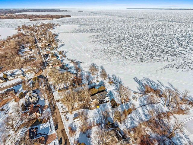 2710 SHOREWOOD DRIVE, Oshkosh, WI 54901