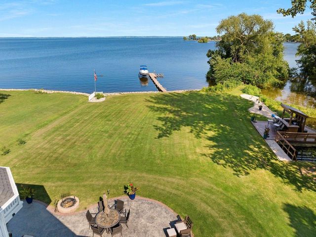 2710 SHOREWOOD DRIVE, Oshkosh, WI 54901