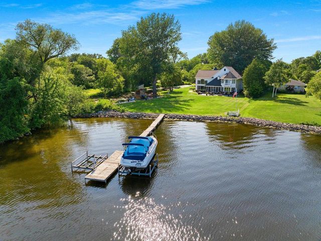 2710 SHOREWOOD DRIVE, Oshkosh, WI 54901