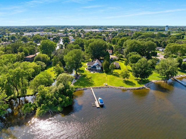 2710 SHOREWOOD DRIVE, Oshkosh, WI 54901