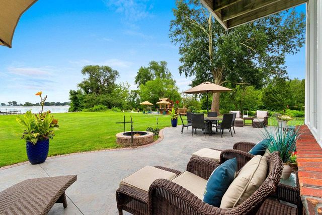 2710 SHOREWOOD DRIVE, Oshkosh, WI 54901